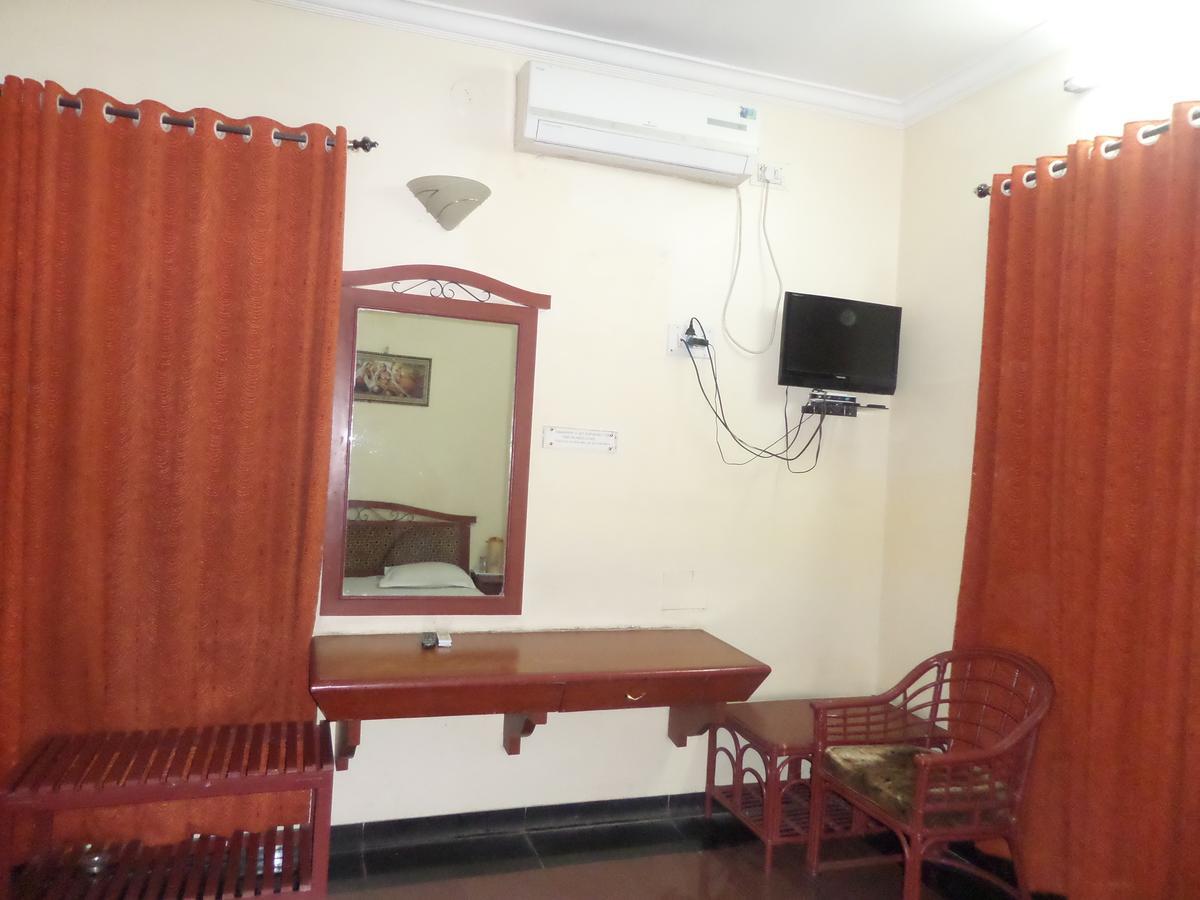 Hotel Ambessador Executive Solapur Eksteriør bilde