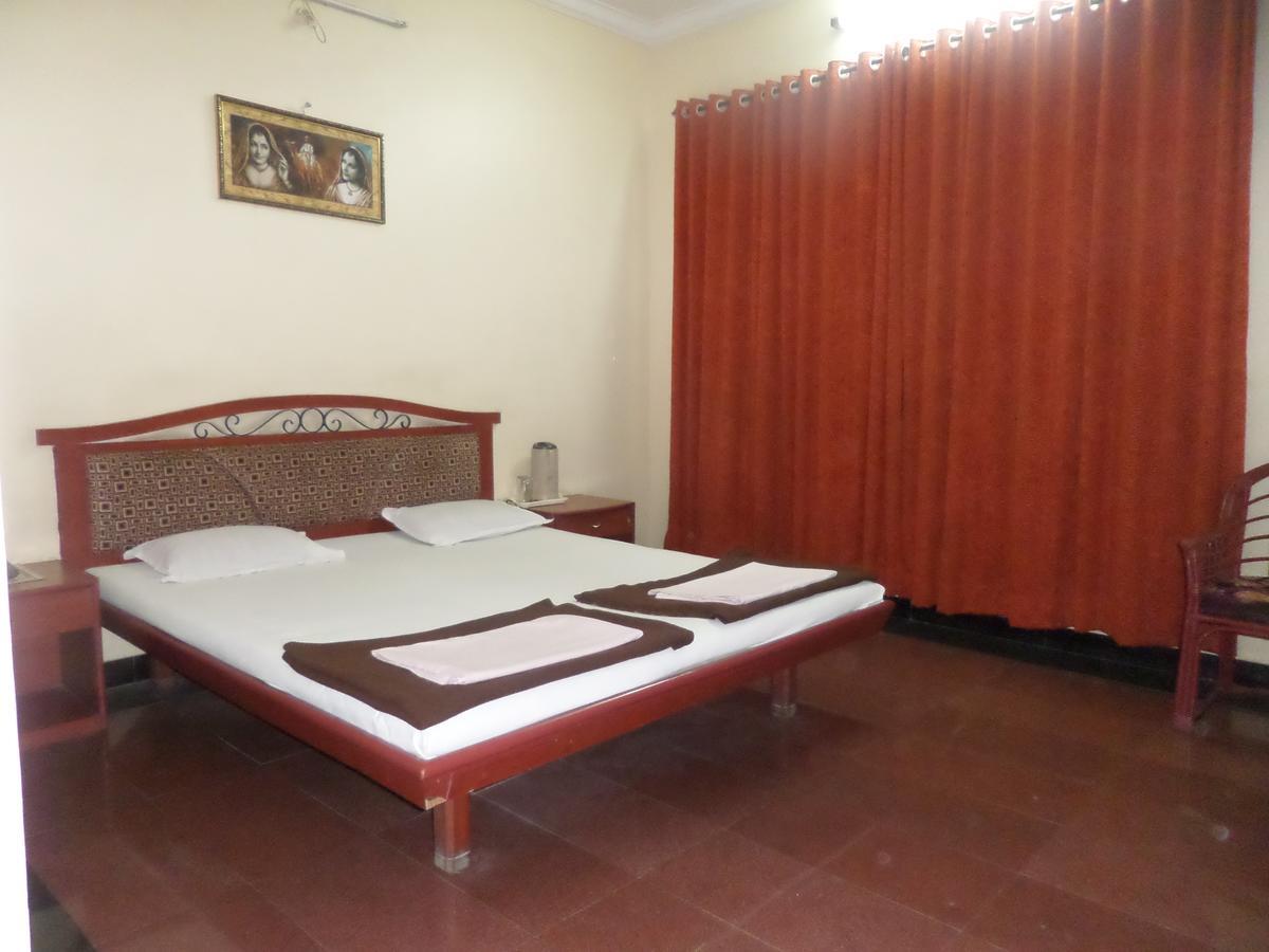 Hotel Ambessador Executive Solapur Eksteriør bilde