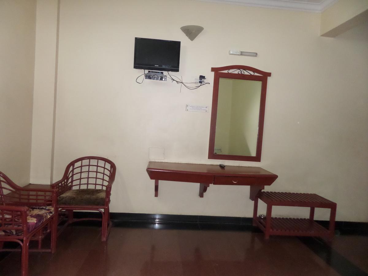 Hotel Ambessador Executive Solapur Eksteriør bilde