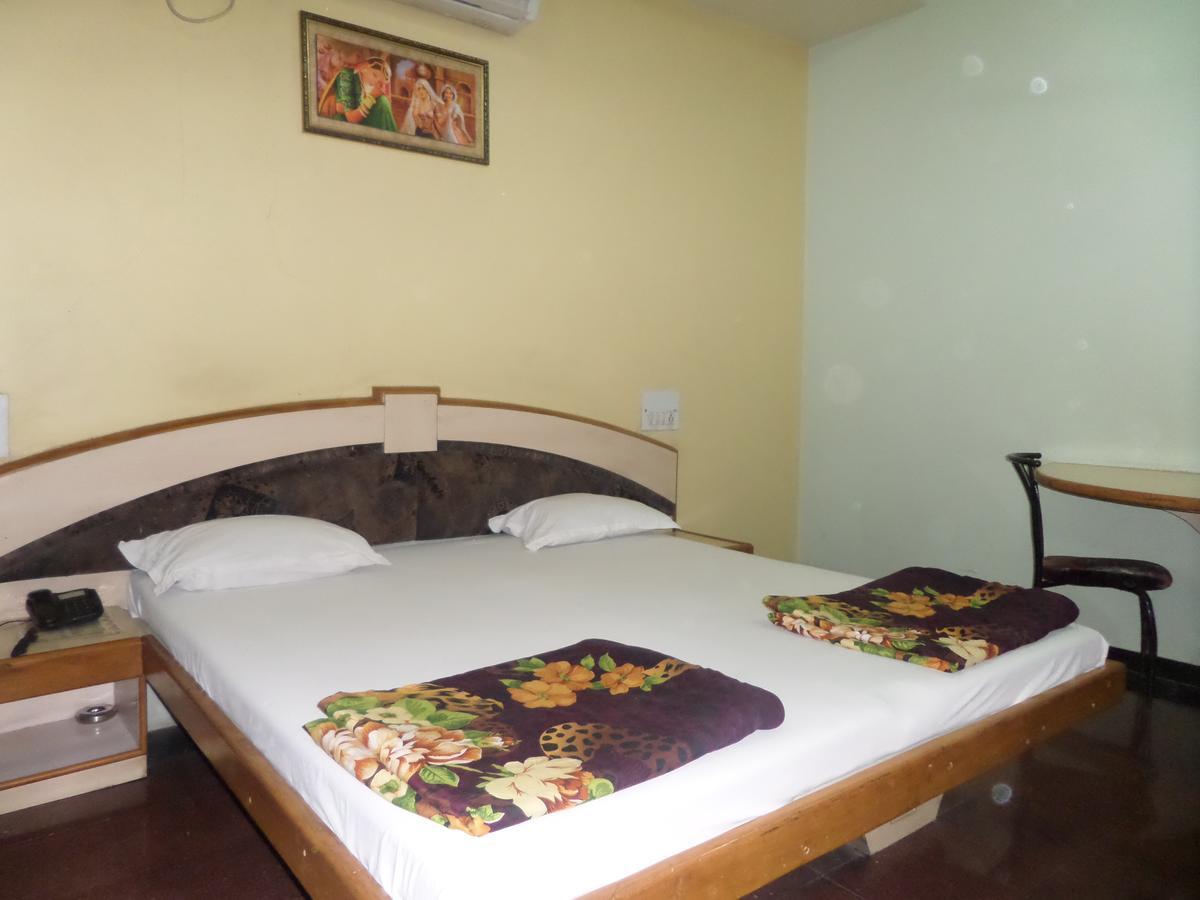 Hotel Ambessador Executive Solapur Eksteriør bilde